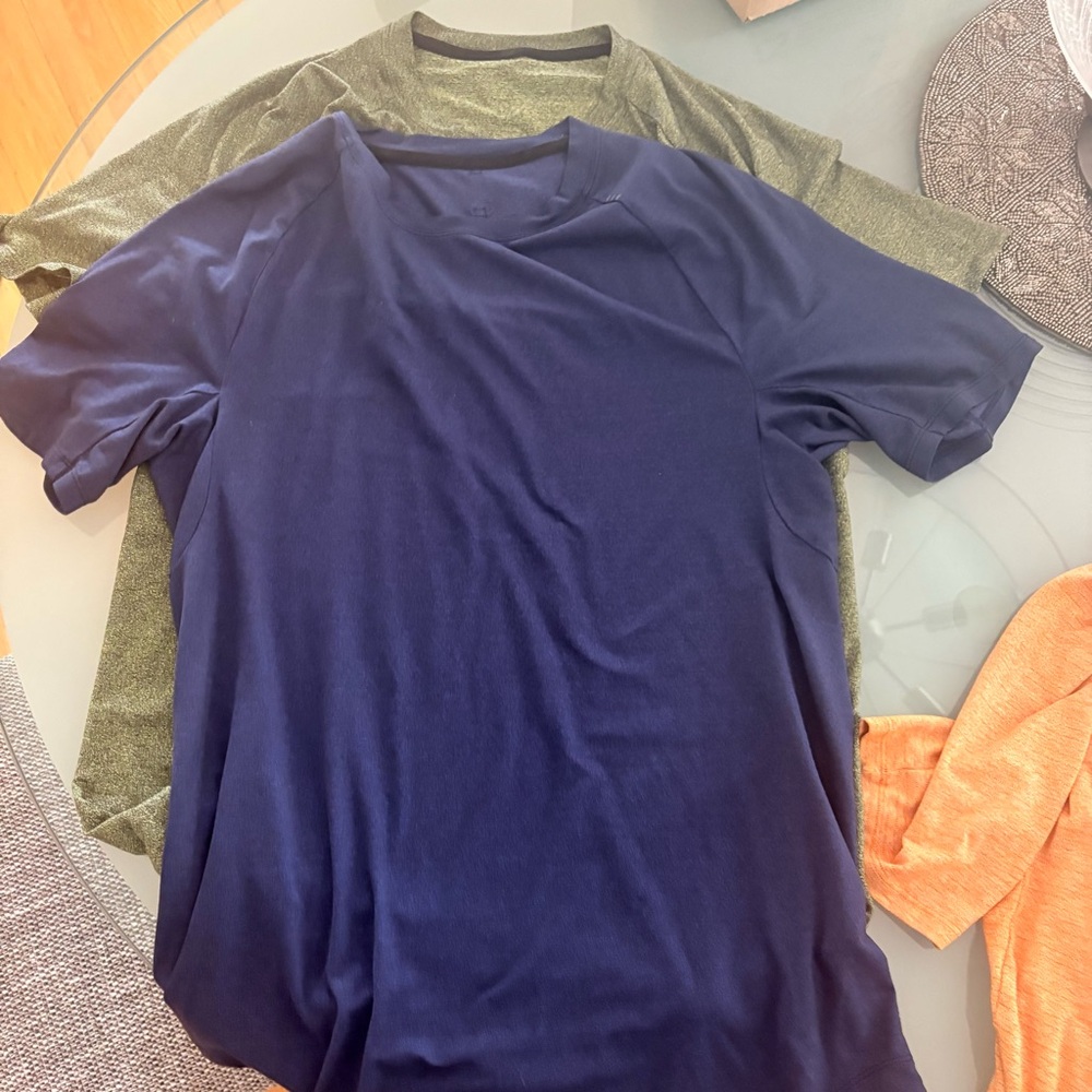 lululemon athletica Men's Heathered Orange Short Sleeve Crew. All theee 30 b - Picture 2 of 3